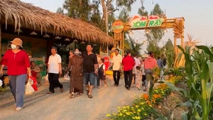 Ghé chợ quê Xóm Rẫy ăn bánh dân gian, chuột đồng nướng cùng nhiều sản vật dịp Tết