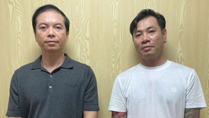 Người đi xe Bentley và bạn bị bắt khẩn cấp vì đánh người giữa trung tâm TP.HCM