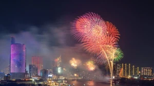 Trực tiếp: Pháo hoa mừng Tết Bính Ngọ 2026