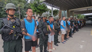 Góc nhìn trưa nay: Tung 'cú đấm thép' vào tội phạm núp bóng doanh nghiệp, lừa người qua Campuchia