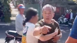 Bắt khẩn cấp chủ quán cơm và đầu bếp đánh nhóm du khách ở Vũng Tàu