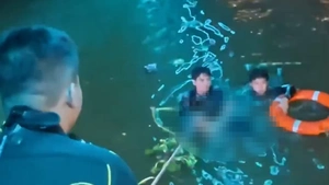 Tìm thấy thi thể 2 nạn nhân đuối nước dưới Kênh Tàu Hủ, phường Sài Gòn