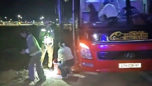 Xe khách chở quá 17 người trên cao tốc Vĩnh Hảo - Phan Thiết, xử phạt tài xế và chủ xe 127,5 triệu đồng