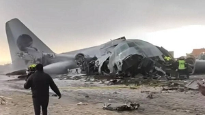 Hiện trường máy bay quân sự chở tiền gặp nạn làm 15 người thiệt mạng ở Bolivia