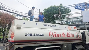 Đường dây sản xuất xăng RON A95 giả quy mô lớn ở TP.HCM hoạt động ra sao?