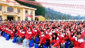 1.000 học sinh ở Lạng Sơn đón Tết sớm từ chương trình 'Tết sẻ chia'