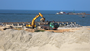 Nghi chở cát từ dự án cảng 530 tỉ ở Quảng Trị bán ra ngoài