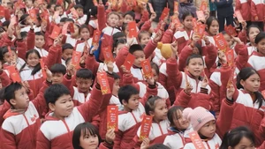 'Tết sớm' đến với hơn 1.000 học sinh Cao Bằng