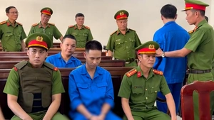 Xét xử bị cáo Lê Sỹ Tùng cùng 3 đồng phạm trong vụ dùng súng bắn chết 3 người ở Đồng Nai