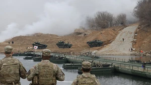 Mỹ - Hàn diễn tập vượt sông giữa lúc Triều Tiên phóng 10 tên lửa đạn đạo