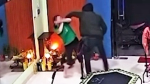 Bắt thanh niên xông vào phòng tập aerobic cướp giật dây chuyền của người phụ nữ