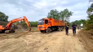 Quân đội Thái Lan công bố hình ảnh xây dựng hàng rào an ninh dọc biên giới Campuchia