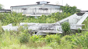 Tìm thông tin chiếc máy bay MiG-21 trong bãi cỏ sát khu nhà công vụ ở Cà Mau