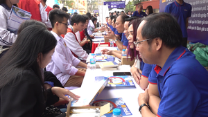 Đông đảo học sinh Hải Phòng dự ngày hội tư vấn tuyển sinh, chọn ngành, chọn trường