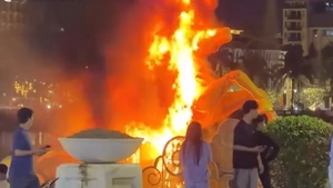 Linh vật ngựa ở Huế cháy rụi do chập hệ thống đèn led