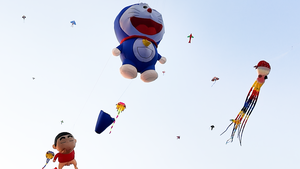 Ngắm diều bay rợp trời ở khu liên hợp thể thao Sa Đéc