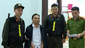 Video khám xét khẩn cấp, bắt giữ nhiều giám đốc công ty ở Phú Thọ