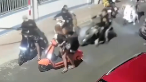 Mâu thuẫn trên TikTok, hai nhóm học sinh mang hung khí hẹn đánh nhau