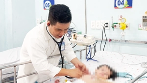 Bệnh tay chân miệng tăng: Bác sĩ chỉ ra những dấu hiệu cần đưa trẻ tới bệnh viện ngay