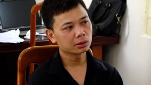 Bắt tạm giam người đàn ông dùng súng tự chế bắn chết mẹ vợ và tài xế taxi