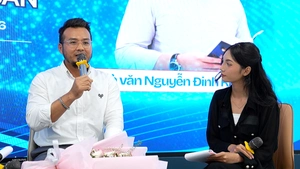 Sinh viên Văn Lang học ‘viết sáng tạo’ cùng nhà văn Nguyễn Đinh Khoa