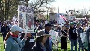 Biểu tình phản đối ông Trump và chiến tranh Iran rầm rộ khắp 50 bang của Mỹ