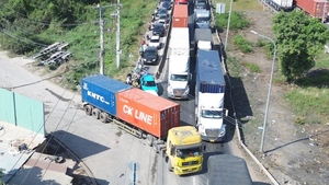 Sở Xây dựng TP.HCM đề nghị xử lý dứt điểm hàng loạt bãi xe dọc tuyến đường Võ Chí Công