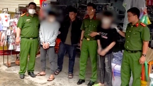 Bắt 2 nghi phạm đâm chết người đàn ông trên vỉa hè vì không xin được tiền ở Khánh Hòa