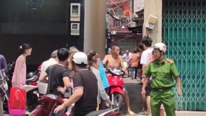 Cháy lớn nhiều nhà dân ở phường Minh Phụng, TP.HCM