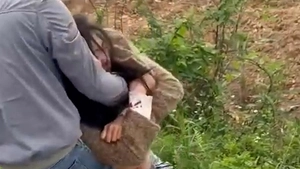 Công an vào cuộc vụ cô gái bị người đàn ông kéo lê trên đường