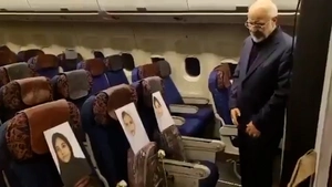 Ảnh và di vật của học sinh thiệt mạng được Chủ tịch Quốc hội Iran mang lên máy bay đi đàm phán