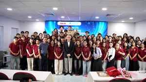 Gặp gỡ Chủ tịch Liên hiệp phát minh sáng chế Pháp, sinh viên trải nghiệm phỏng vấn thực tế