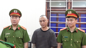 Bắt người đàn ông mua phụ gia trên mạng rồi dán nhãn mác, bán thuốc khỏi hen