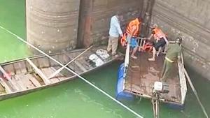 Nam thanh niên để lại ô tô rồi nhảy xuống hồ thủy lợi