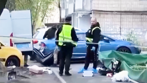 Xuất hiện video 2 sĩ quan cảnh sát Ukraine bỏ chạy khỏi hiện trường vụ xả súng