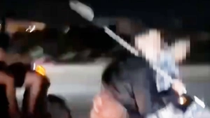 Bắt khẩn cấp 20 người mang hung khí rượt đánh nhau trên đường