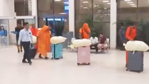 Bắt nhóm nhà sư mang 110kg cần sa trị giá 3,45 triệu USD từ Bangkok về Sri Lanka