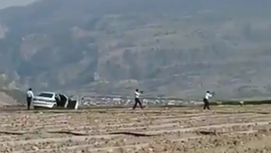 Khoảnh khắc cảnh sát Iran nổ súng vào trực thăng của Mỹ tìm kiếm phi công F-15E