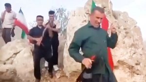 Các nhóm bộ lạc Iran lùng sục trong núi tìm bắt phi công Mỹ mất tích sau khi F15 bị bắn hạ