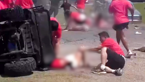 Nhiều người bị xe tông tại Mỹ khi đang diễu hành mừng Tết Lào