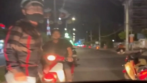 Xác minh nhóm người đi xe 'xì po' đập bể kính ô tô ở Vĩnh Long