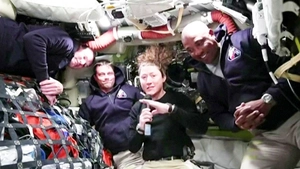 Bốn phi hành gia của sứ mệnh Artemis II lập kỷ lục mới, nhận lời chúc từ 'tiền bối' quá cố