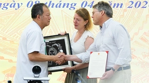 Tri ân gia đình cô gái Anh hiến tạng cứu 3 người Việt Nam