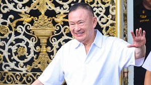Hình ảnh đầu tiên của cựu Thủ tướng Thái Lan Thaksin Shinawatra sau 8 tháng ngồi tù
