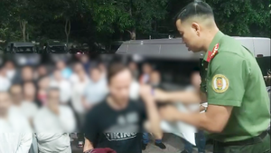 Tiếp nhận 33 công dân Việt Nam bị Mỹ trục xuất về nước