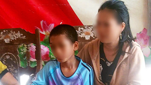 Công an vào cuộc vụ bé trai hoảng loạn cầu cứu, nghi do bị cha và mẹ kế đánh