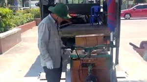 Tạm giữ xe kem của người đàn ông bị du khách Thái Lan tố 'chặt chém' cây kem 100.000 đồng