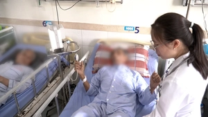 Chạy đua với 'thời gian vàng', cứu sống 2 cụ ông đột quỵ não