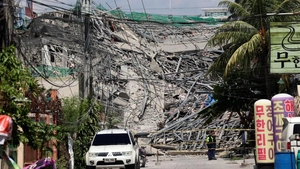 Hiện trường đổ nát sau vụ sập tòa nhà 9 tầng tại Philippines