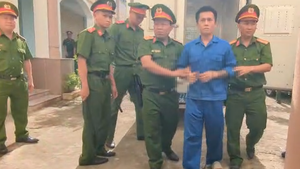 Tài 'đen' cùng đồng bọn hầu tòa vụ cướp 1,9 tỉ ngân hàng ở Gia Lai